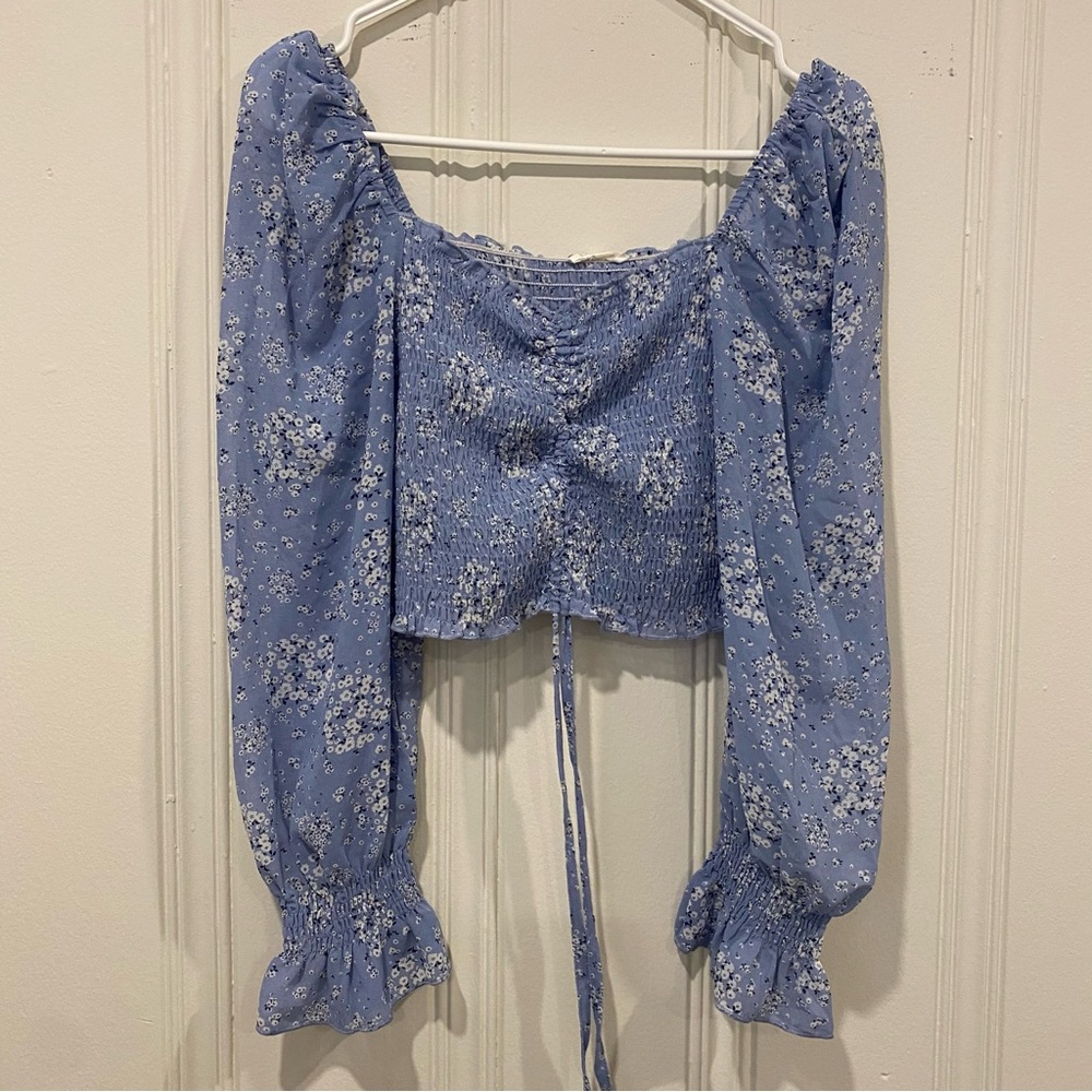 Cute blouse light blue floral ruched